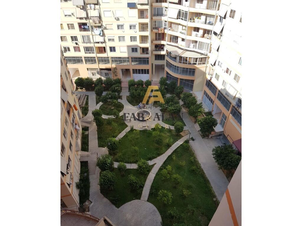 TEK FRATARI NE ASTIR APARTAMENT 1+1 PER SHITJE!