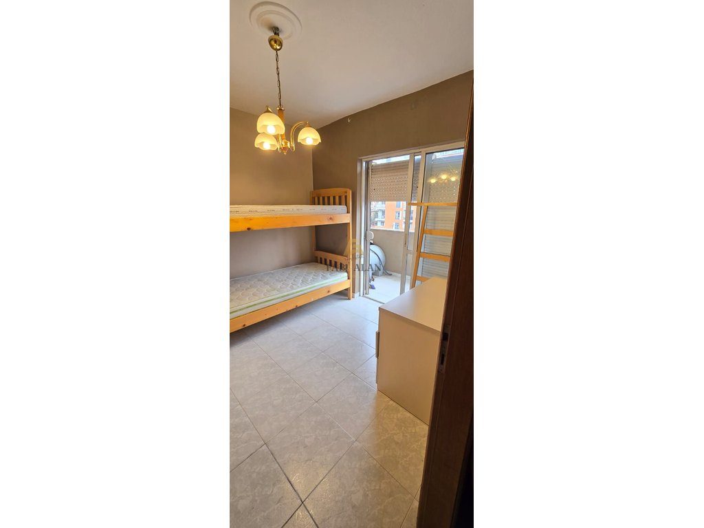 Apartament 3+1 për Shitje në Rrugën Brrakë, Pranë Fakultetit të Shkencave Çmimi: 195,000 € 3