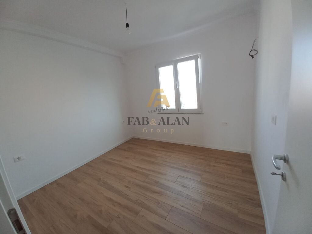 PRANE GJIMNAZIT A.Z.CAJUPI APARTAMENT 1+1 PER SHITJE! 3