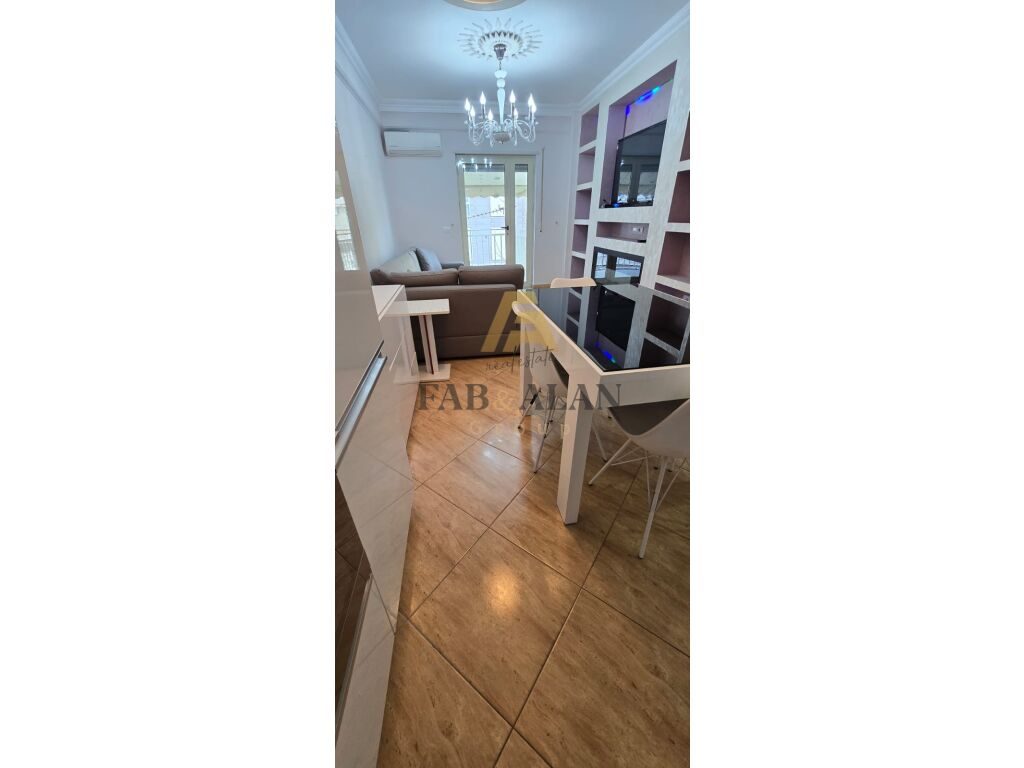 PRANE ISH FUSHES SE AVIACIONIT APARTAMENT 1+1 PER SHITJE! 2