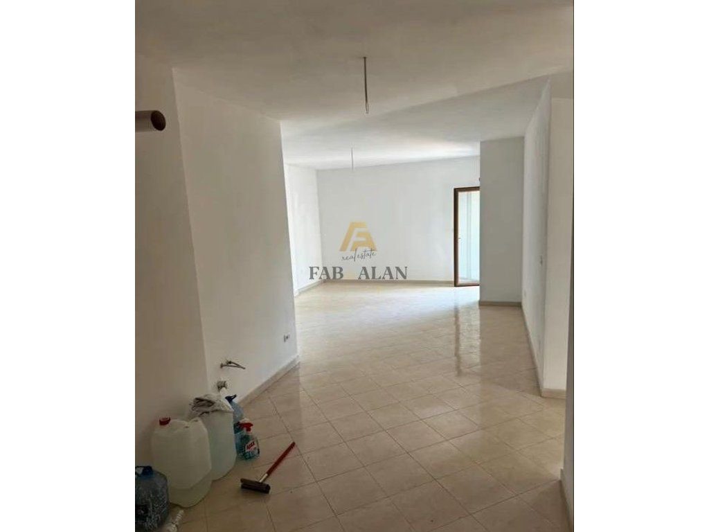 TEK CURRILAT NE DURRES APARTAMENT 2+1+2 PER SHITJE! 3