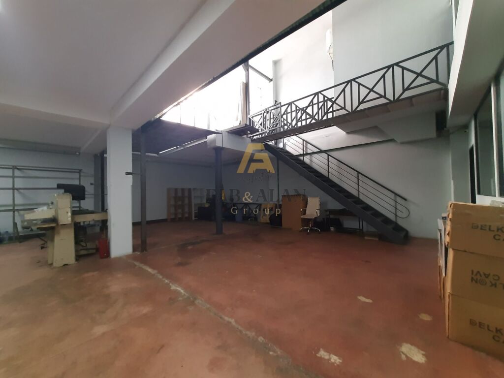 TE RRUGA KASTRIOTET, PRANE CASA ITALIAS, GARAZH 448 M2 PER SHITJE! 2
