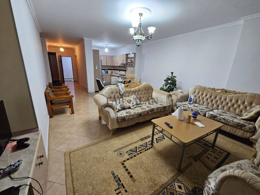 PRANE SHKOLLES MIHAL GRAMENO APARTAMENT 2+1+2 PER SHITJE!