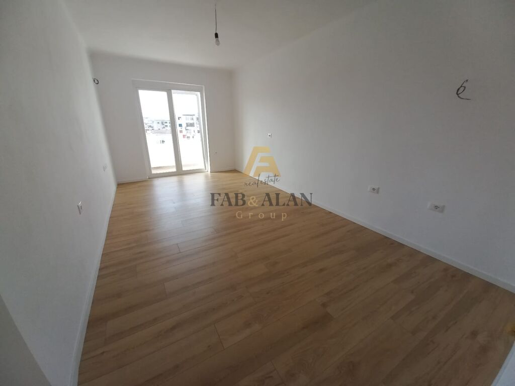 PRANE GJIMNAZIT A.Z.CAJUPI APARTAMENT 1+1 PER SHITJE!