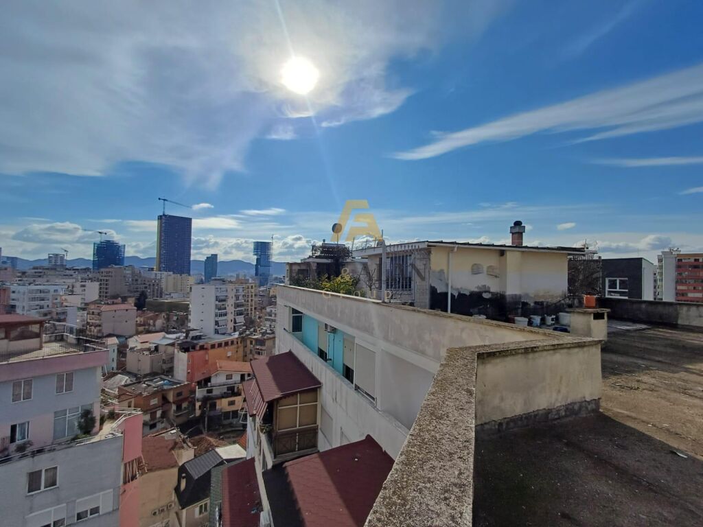 APARTAMENT 2+1 PER SHITJE TEK RRUGA E BARRIKADAVE!