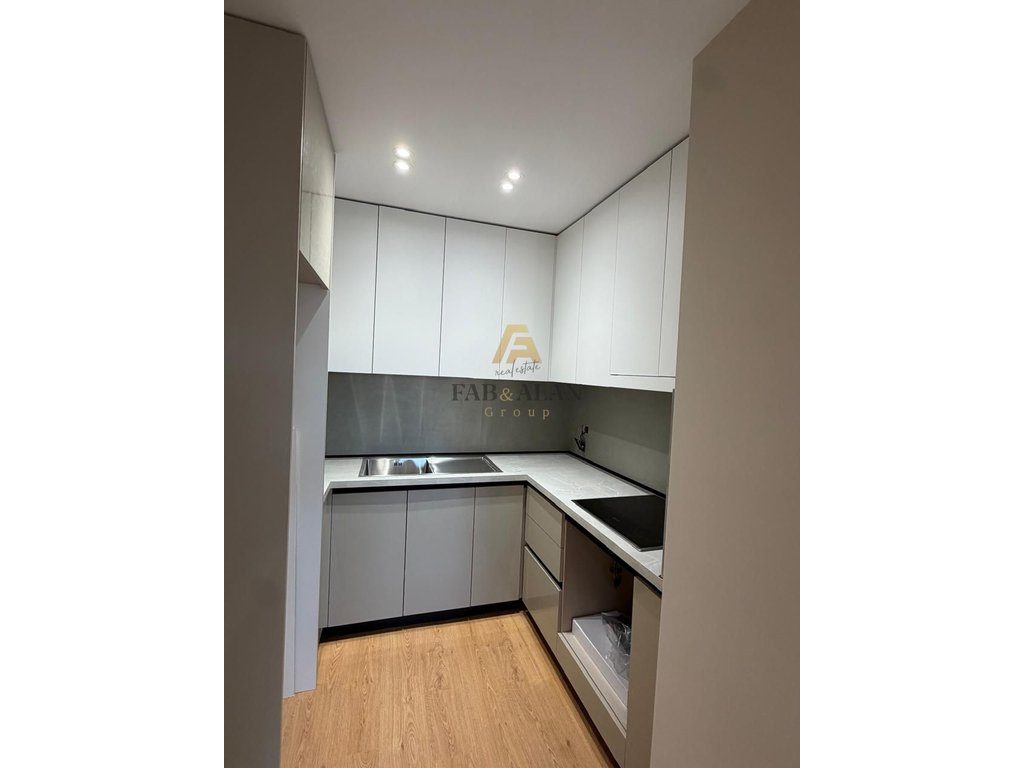SHITET, APARTAMENT 2+1, ISH-STACIONI I TRENIT
TEL:0692055138 3