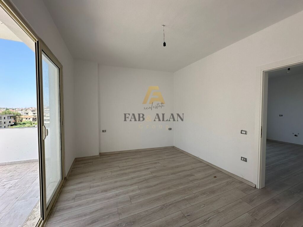 TEK PLAZHI ILIRIA APARTAMENT 1+1+VERANDE PER SHITJE! 2