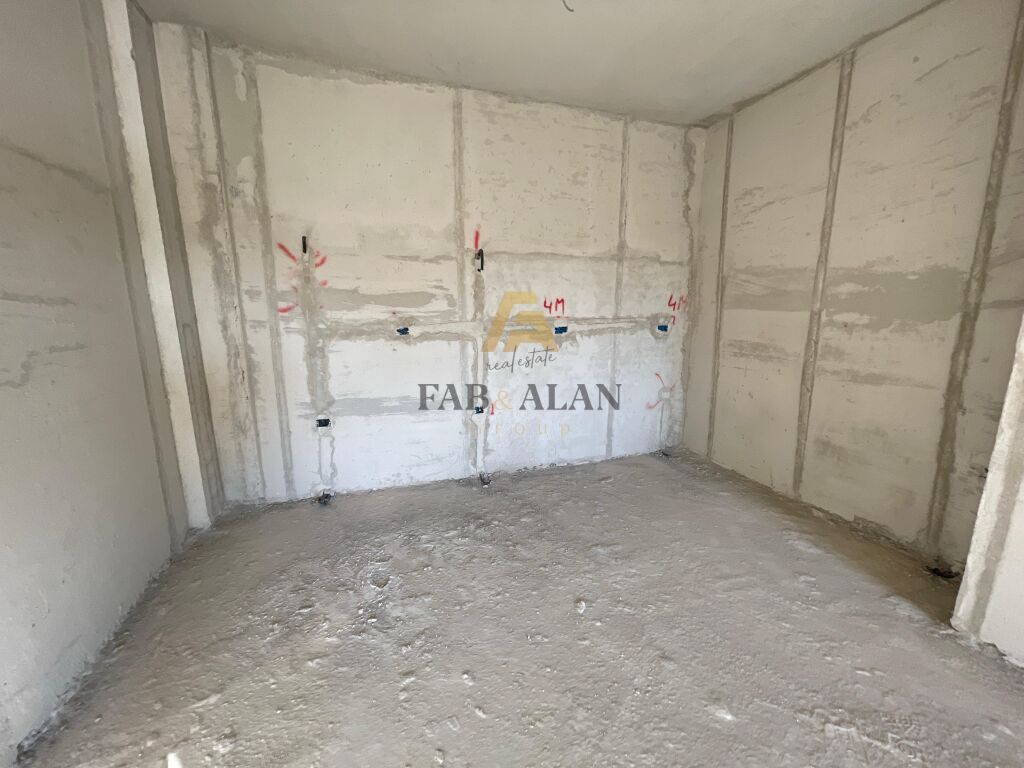 PRANE SHKOLLES SE KUQE, APARTAMENT 2+1+2 PER SHITJE! 4