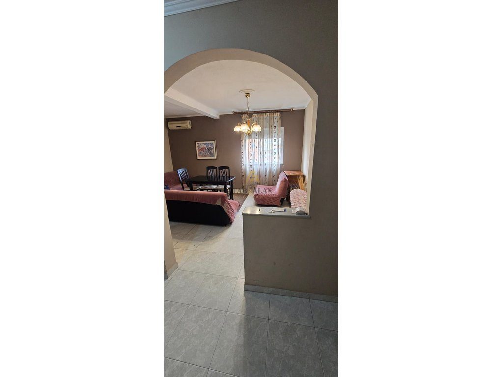 Apartament 3+1 për Shitje në Rrugën Brrakë, Pranë Fakultetit të Shkencave Çmimi: 195,000 €