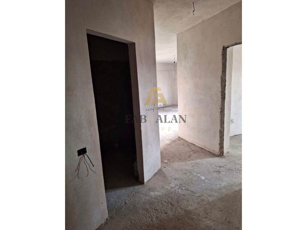 Apartament 2+1+2 + Garazh per shitje ne Babrru!