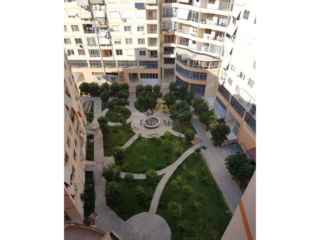 TEK FRATARI NE ASTIR APARTAMENT 2+1 PER SHITJE! 1