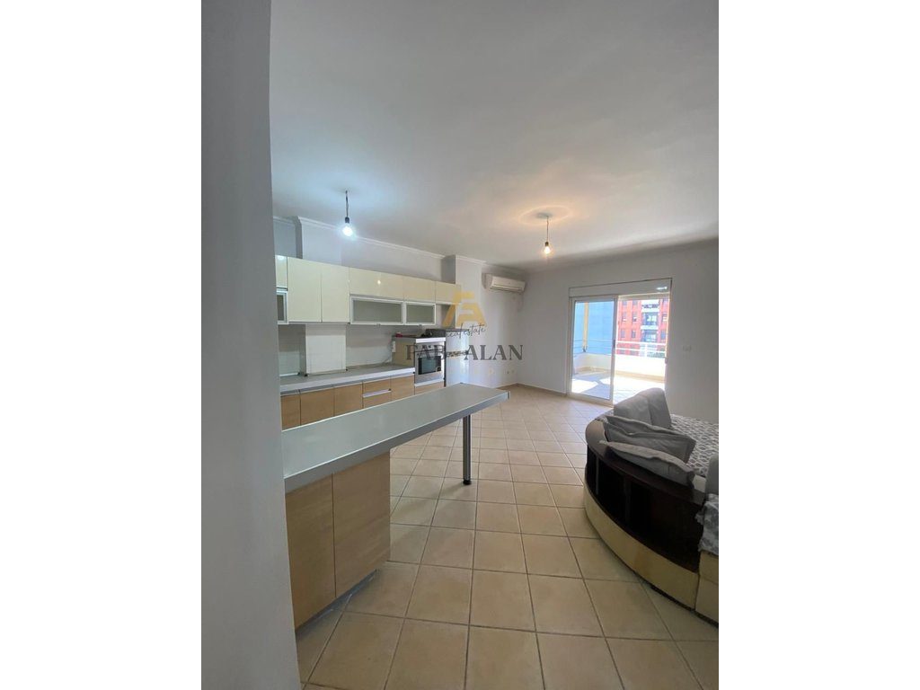 Shitet Apartament 2+1 me Verandë – Astir (tek Welli)