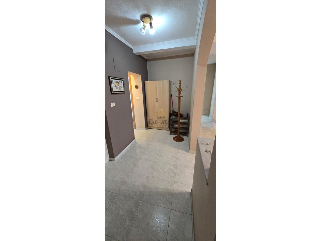 Apartament 3+1 për Shitje në Rrugën Brrakë, Pranë Fakultetit të Shkencave Çmimi: 195,000 € 2