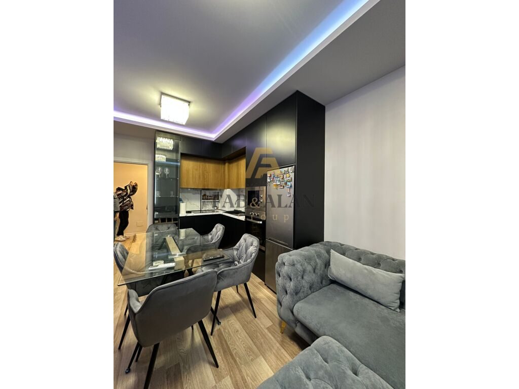 PRANE QESARAKES APARTAMENT LUKSOZ 2+1 PER SHITJE! 2