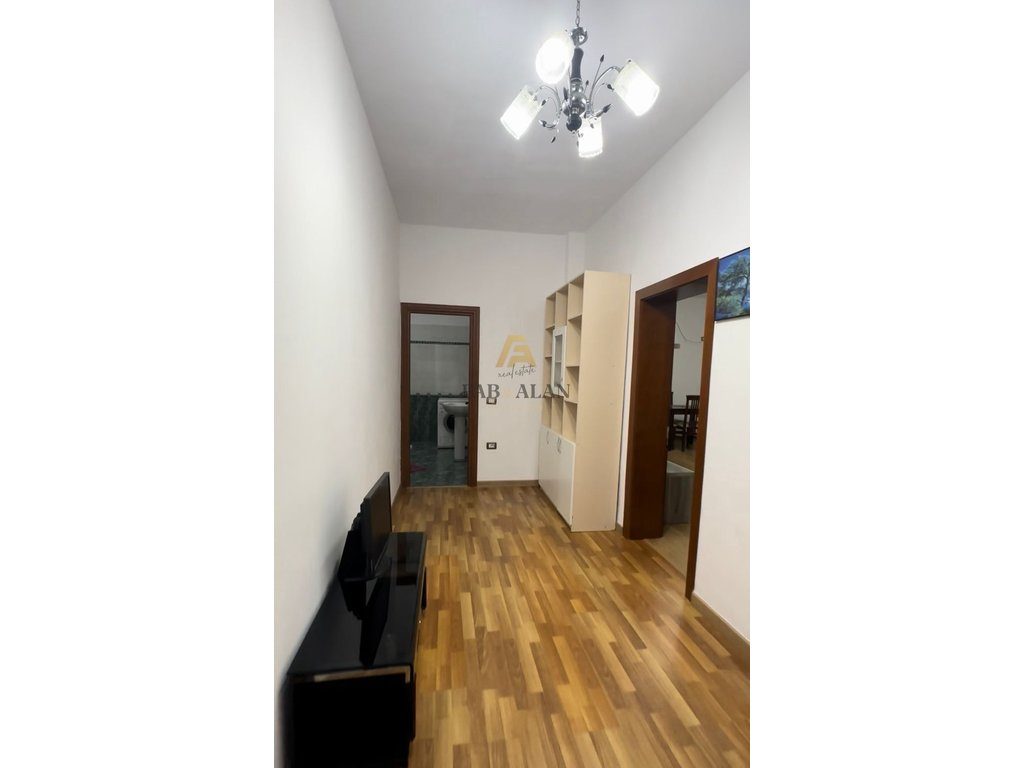 Jepet me qera 1+1, sip. 85m² ne Sauk 4