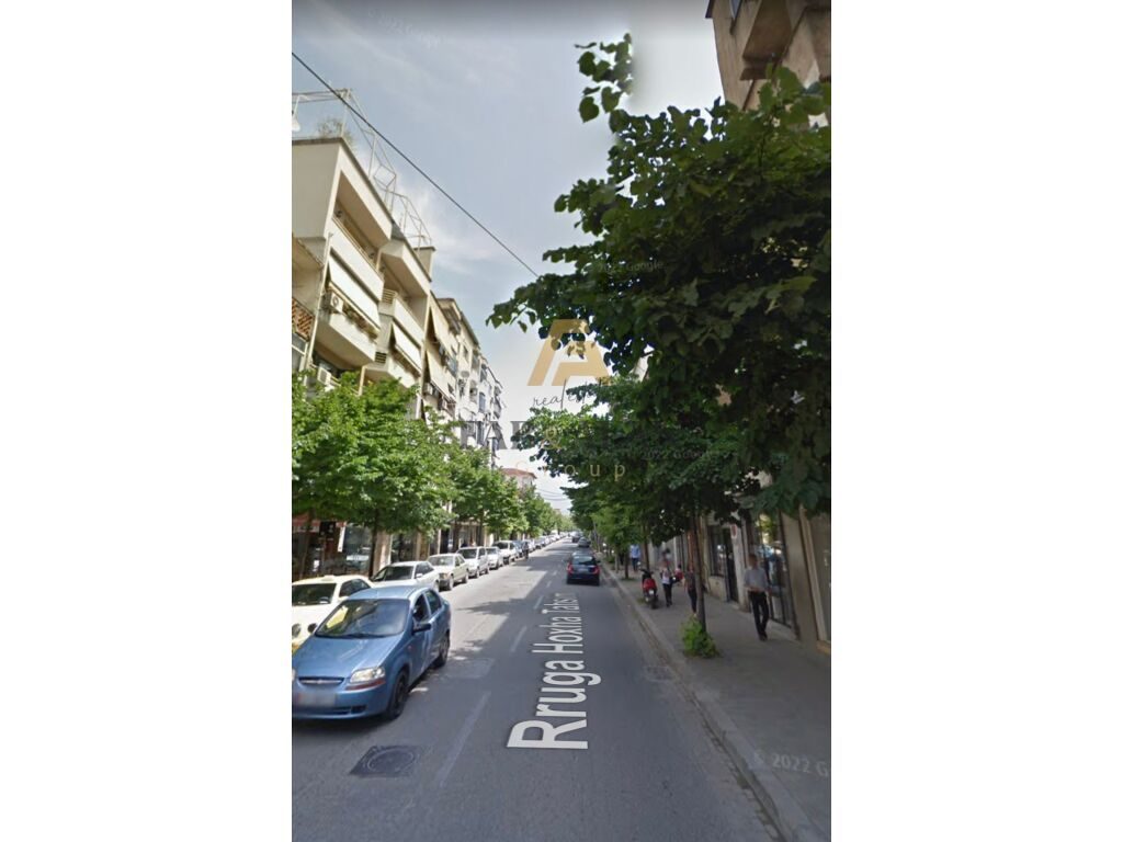 TEK HOXHA TAHSIM BUZE RRUGES KRYESORE LOKAL PER SHITJE!