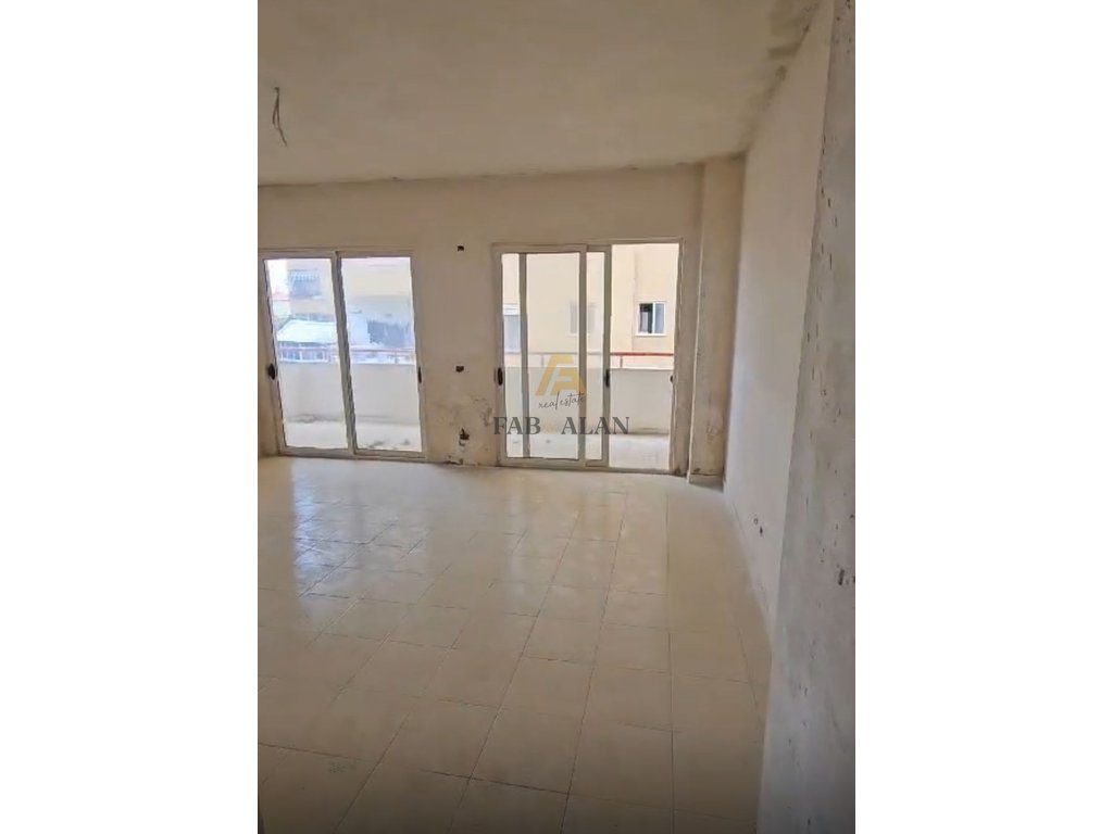 NE QENDER TE DURRESIT APARTAMENT 3+1+2+VERANDE PER SHITJE! 4
