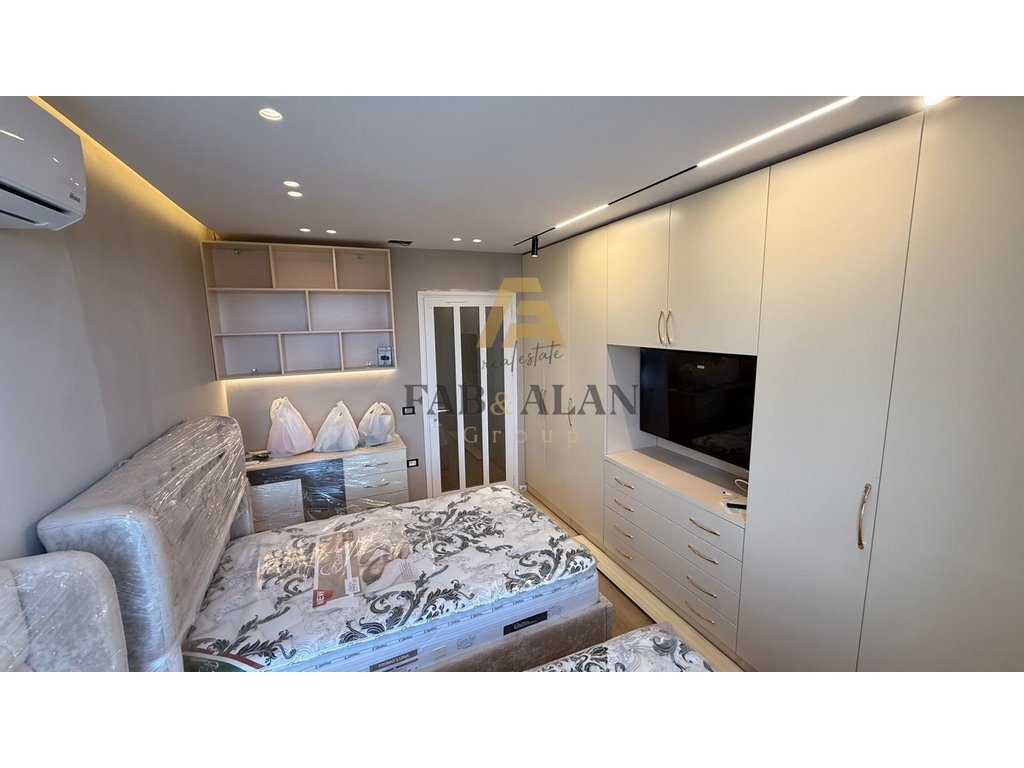 TEK SHKOLLA E BASHKUAR APARTAMENT 2+1 PER SHITJE! 3