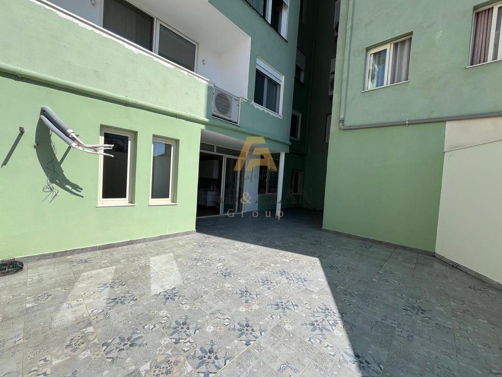 NE VOLLGA TE DURRESIT APARTAMENT 3+1+2+VERANDE PER SHITJE! 3