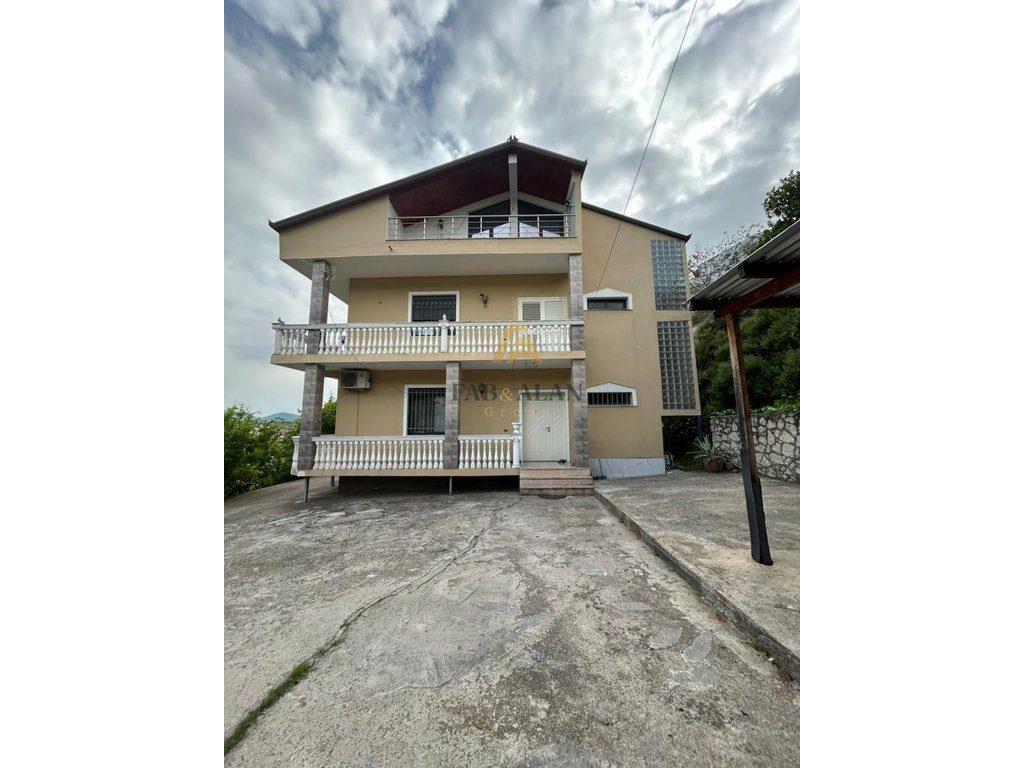 Vilë 3+2 Në Shkozë, Tiranë, Në Shitje - 550,000€ | 320 m²