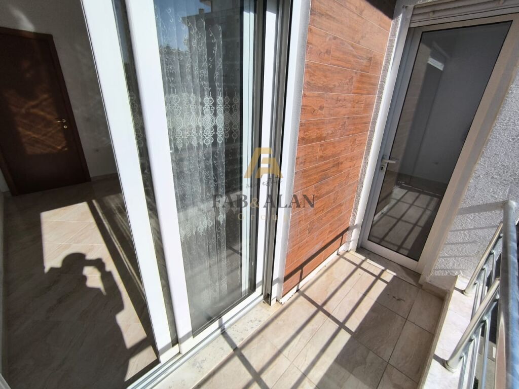 TEK FRESKU APARTAMENT 1+1 NE SHITJE 4