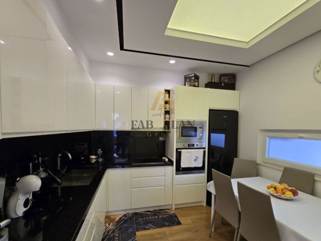 TEK KOPSHTI BOTANIK APARTAMENT 2+1+2 PER SHITJE! 4