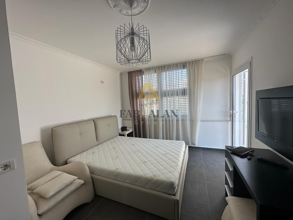 Penthouse, Shkëmbi i Kavajës 3