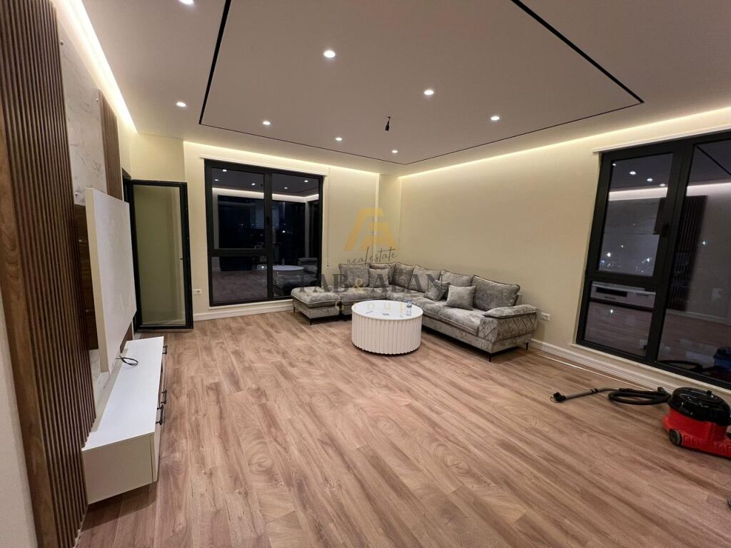 NE PORCELAN SUPER APARTAMENT LUKSOZ 3+1+2 PER QERA!