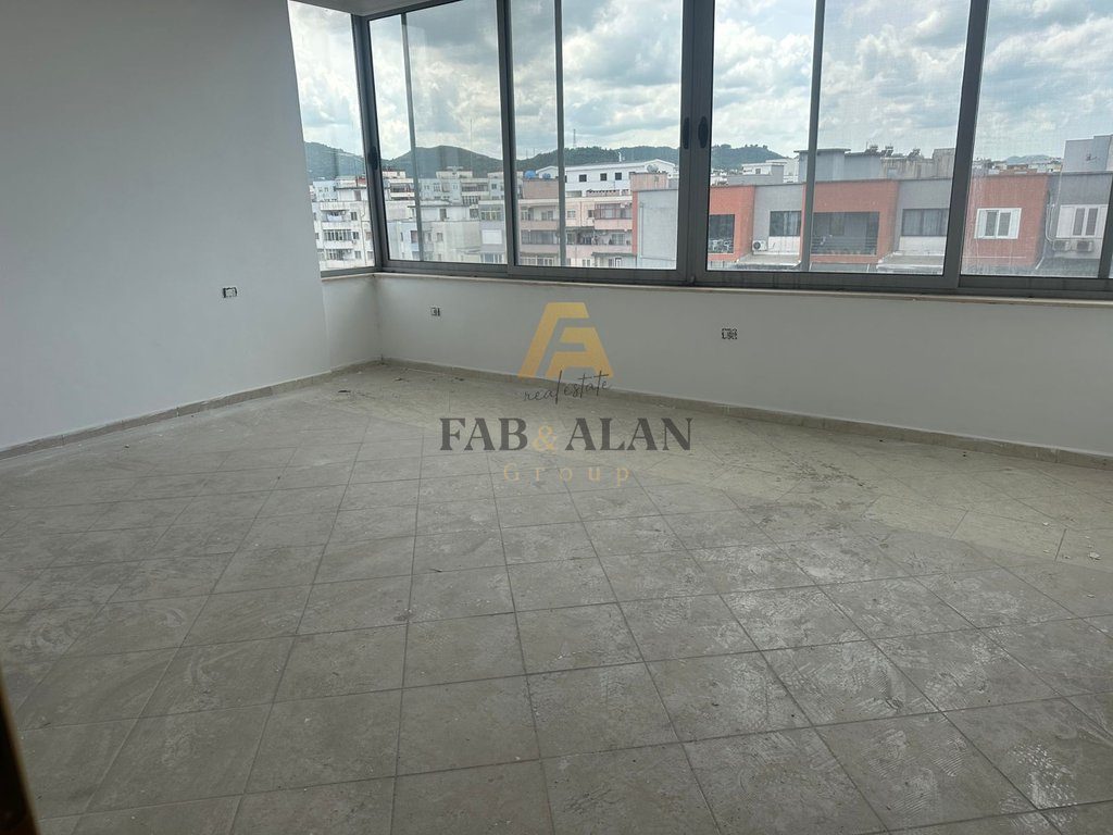 TEK 2 PALMAT NE ASTIR APARTAMENT 2+1+VERANDE PER SHITJE!