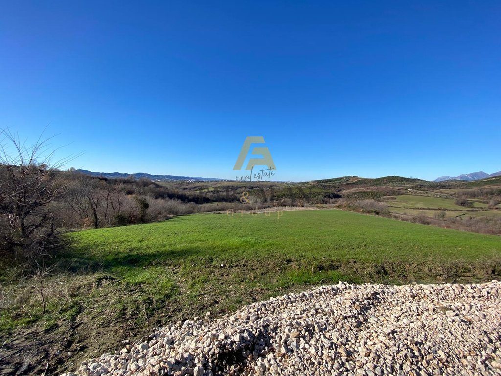 NE FSHATIN DAIAS 8400 M2 TOKE PER SHITJE!