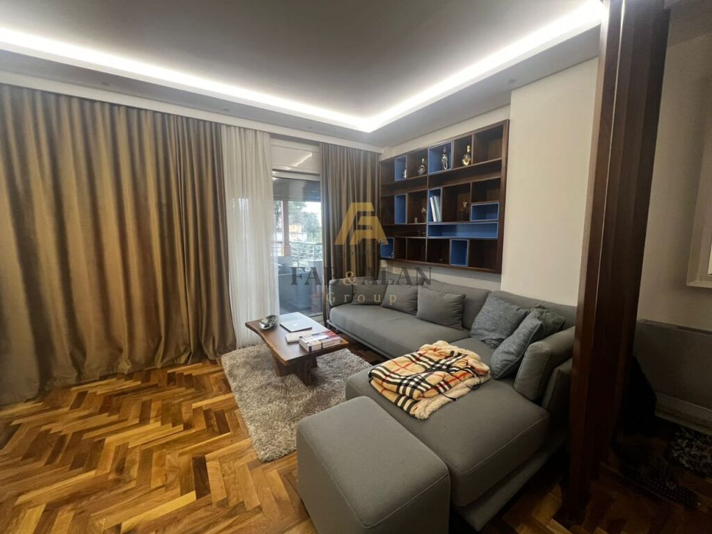 APARTAMENT 2+1+GARAZH PER SHITJE NE DURRES!
