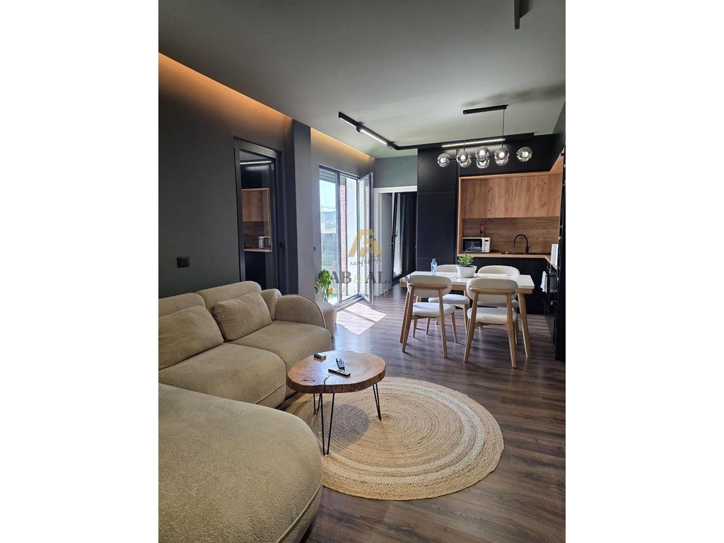Shitet Penthouse Luksoz në Ali Demi