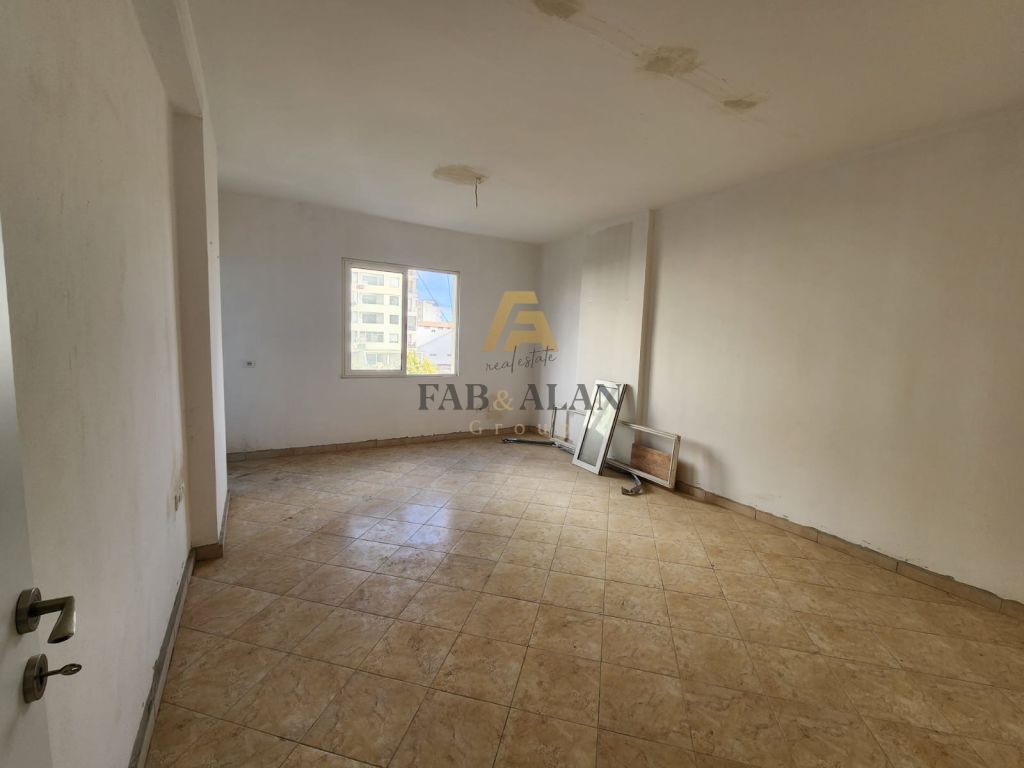 Apartament 1+1 per shitje tek Stadiumi ne Durres!