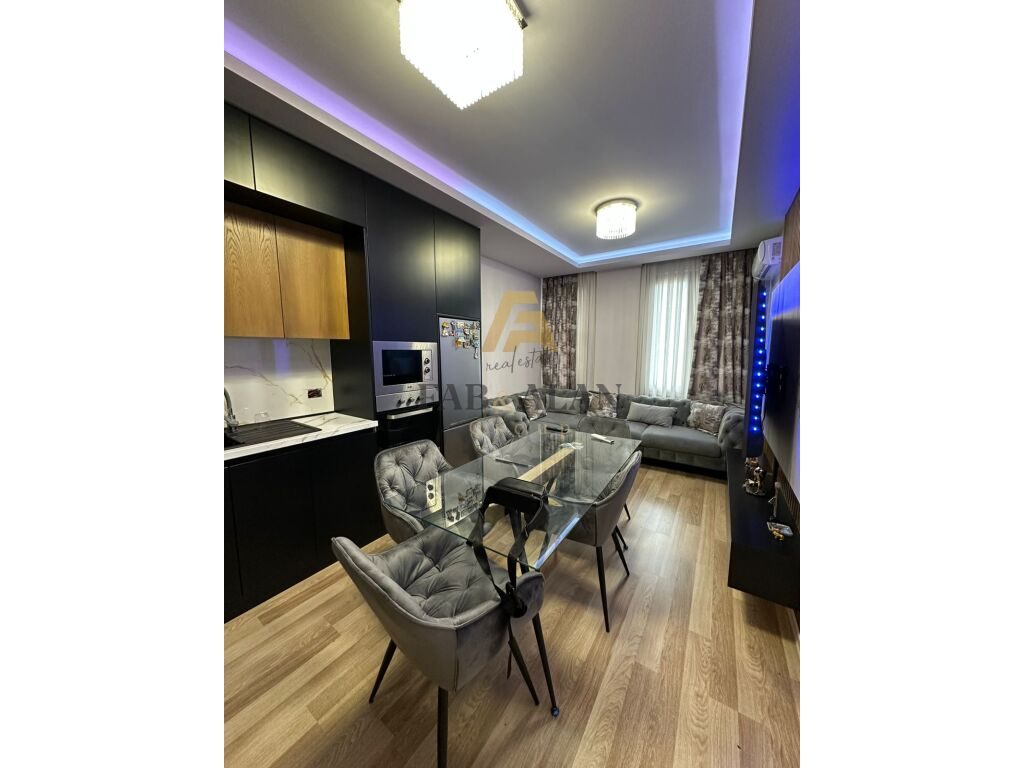 PRANE QESARAKES APARTAMENT LUKSOZ 2+1 PER SHITJE!