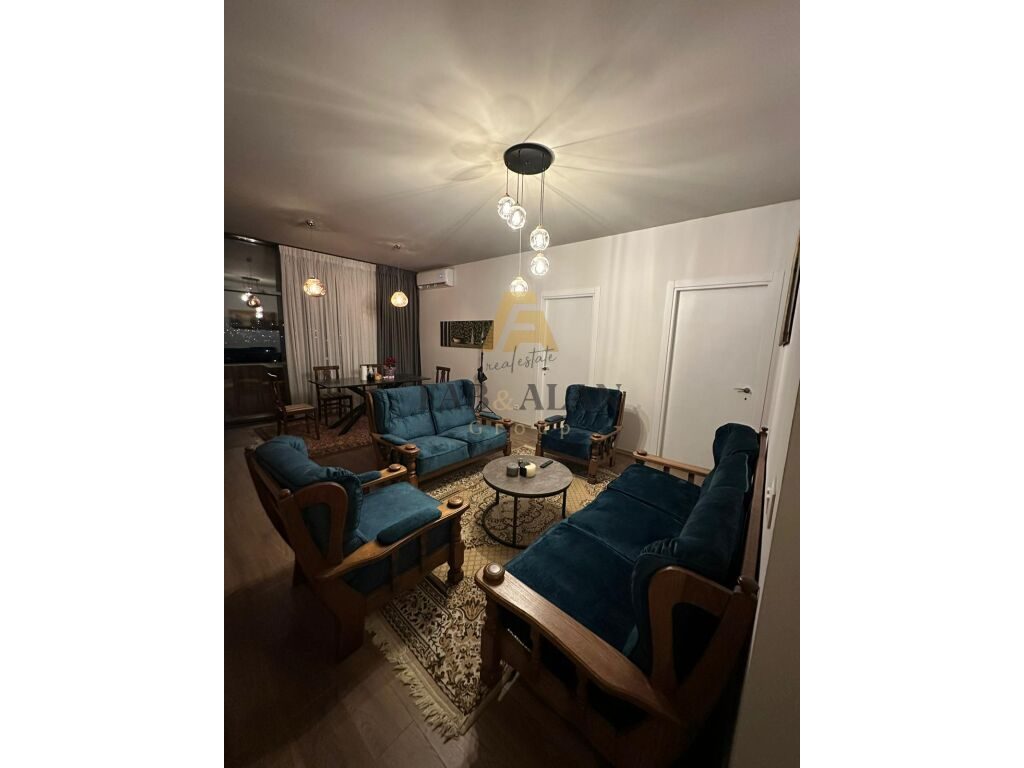 PRANE KOMISARIATIT NR.4 APARTAMENT 2+1+GARAZH PER SHITJE!