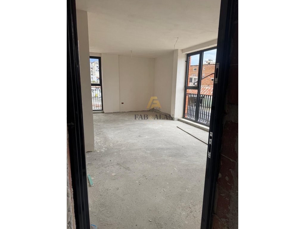 TEK RRUGA SIRI KODRA APARTAMENT 2+1 PER SHITJE! 2