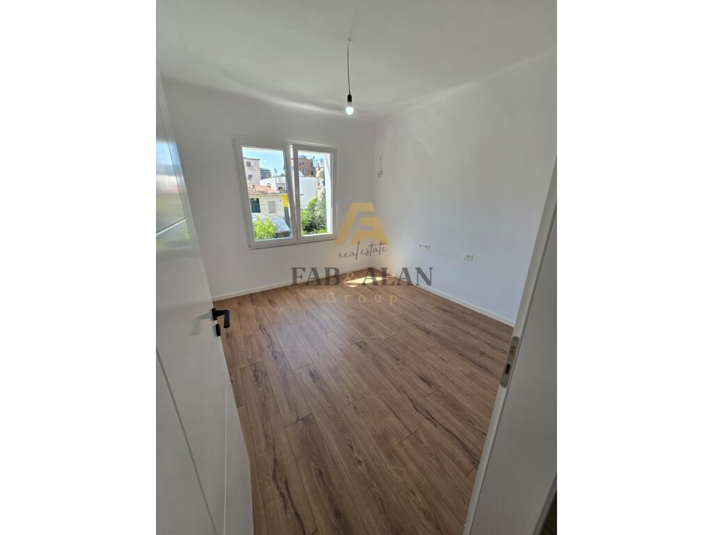 MIDIS AMBASADES AMERIKANE DHE INSTITUTIT TE HIGJIENES, APARTAMENT 2+1 PER SHITJE! 2