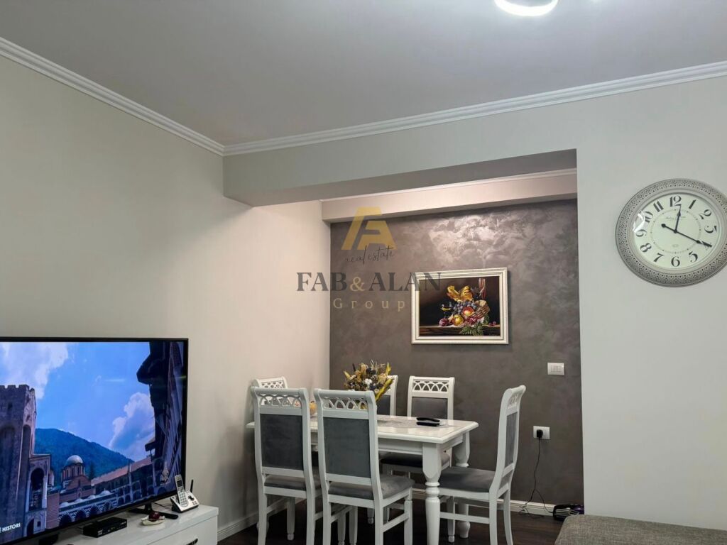 TEK SELVIA APARTAMENT 2+1+2 PER SHITJE! 2
