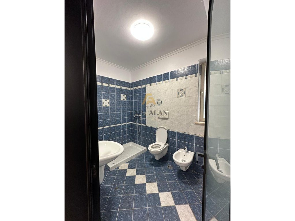 PERBALLE PETRO NINIT APARTAMENT 1+1 PER SHITJE! 4