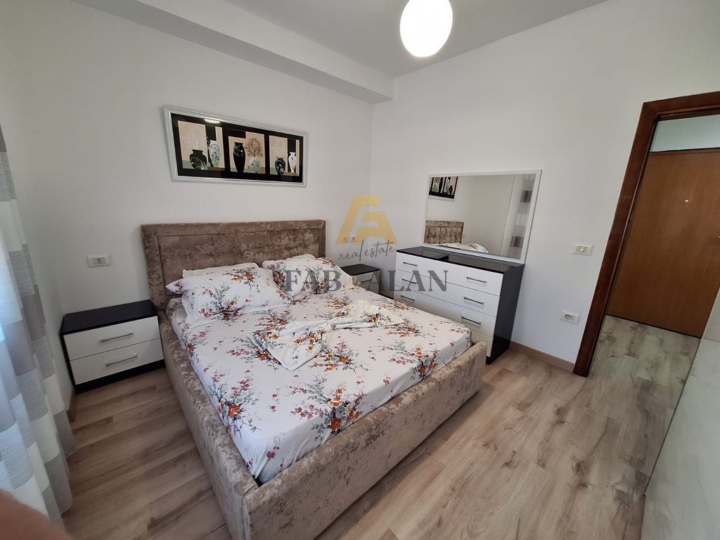 NE DURRES APARTAMENT LUKSOZ 1+1 PER SHITJE! 4