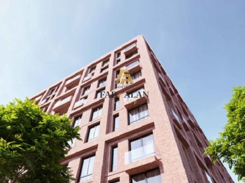 TEK RRUGA 5 MAJI APARTAMENT 3+1+2 PER SHITJE! 1