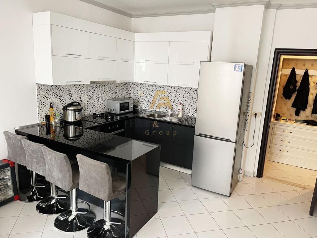 APARTAMENT 1+1 PER SHITJE ASTIR!