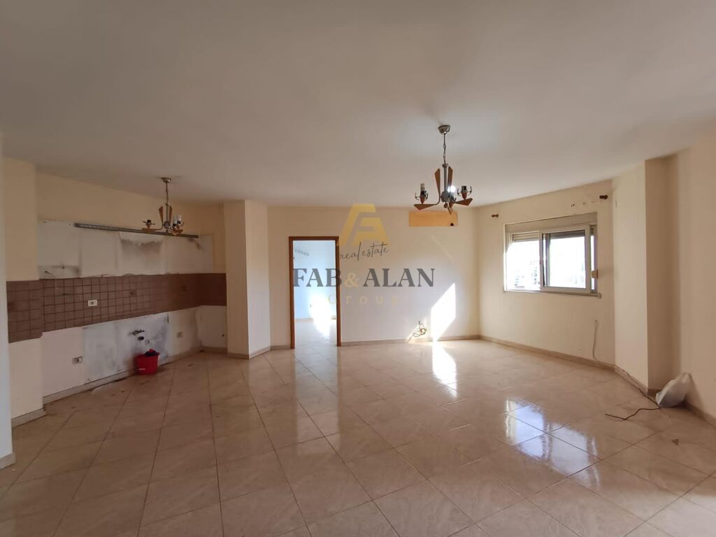 APARTAMENT 2+1 PER SHITJE TEK RRUGA E BARRIKADAVE! 3