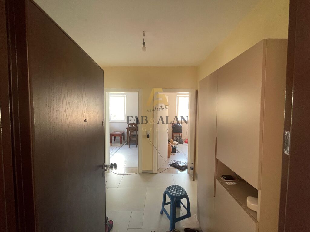 NE KINOSTUDIO APARTAMENT 2+1 PER SHITJE!