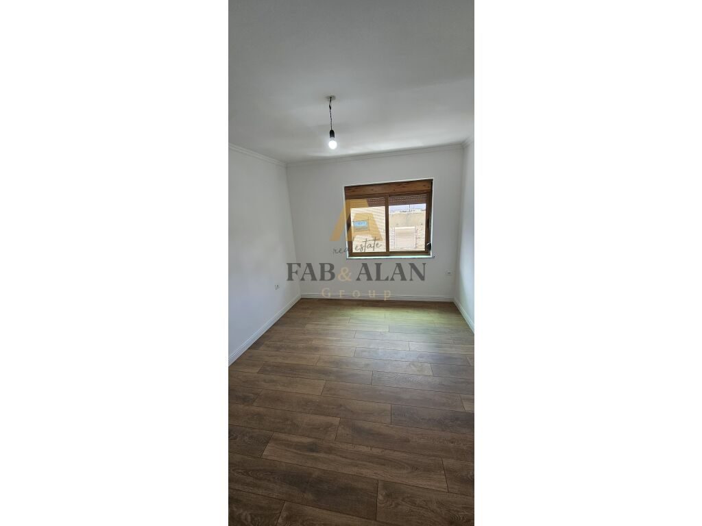TE RRUGA BARDHYL APARTAMENT 3+1 PER SHITJE! 2