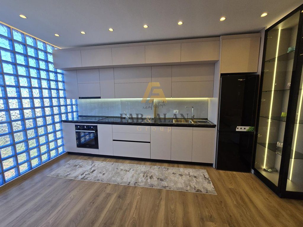 PRANE RRUGES SE KOSOVAREVE SUPER APARTAMENT 2+1+2 PER SHITJE! 4