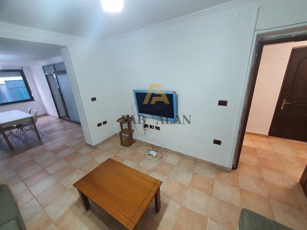 Shitet Apartament 3+1+Aneks në Zemër të Bllokut – Rruga Sami Frashëri!! 3