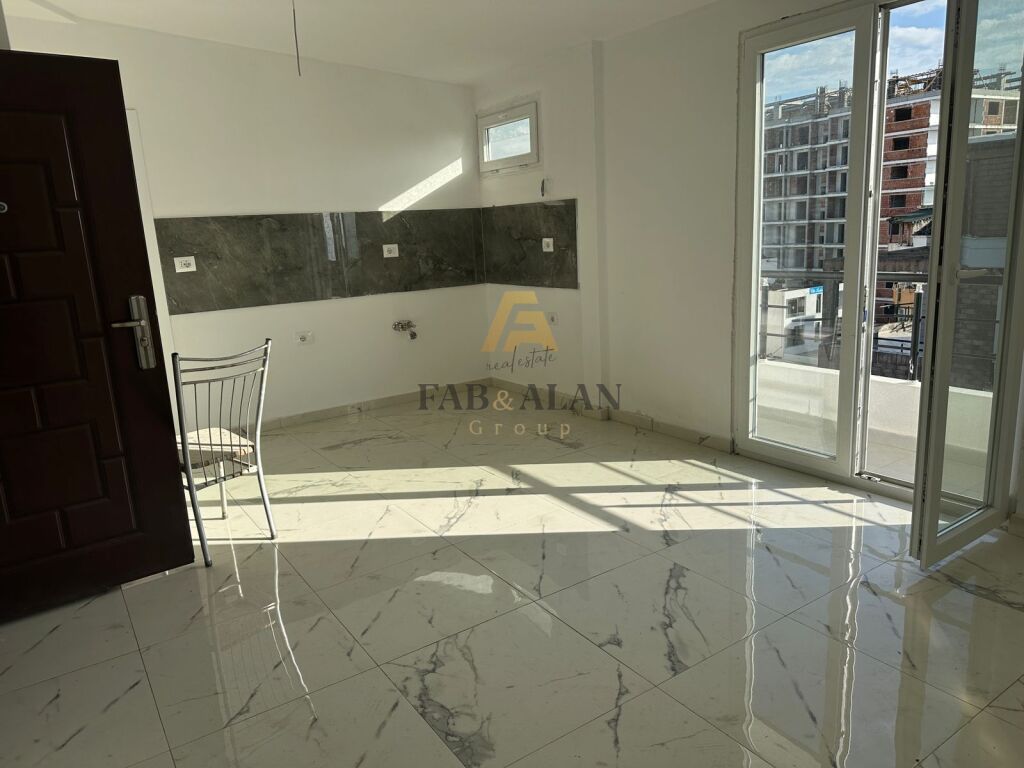 NE GOLEM APARTAMENT 2+1 PER SHITJE!