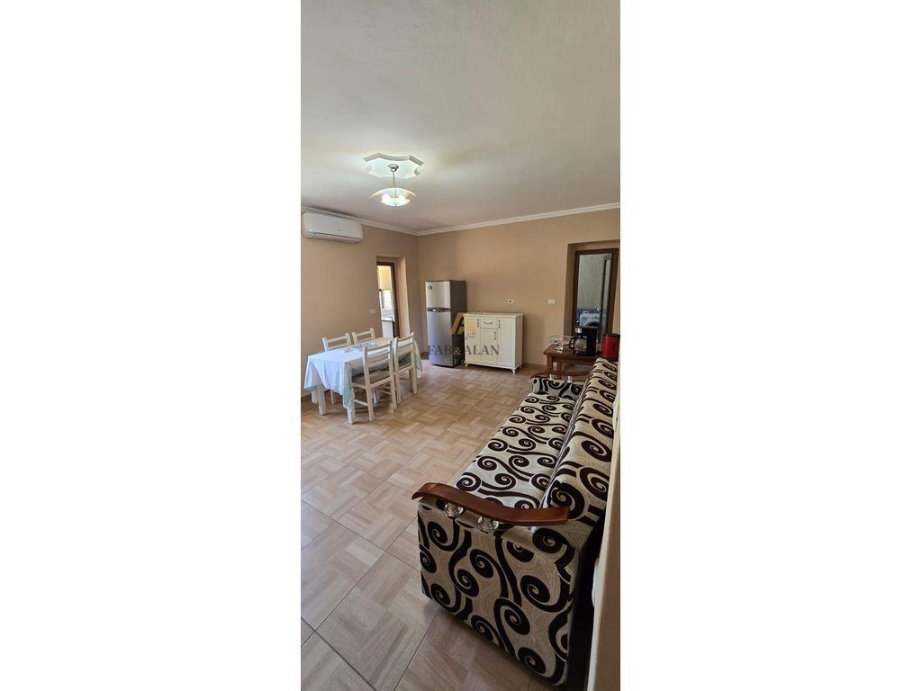 TEK RRUGA FORTUZI APARTAMENT 2+1+2+2BLK PER SHITJE!