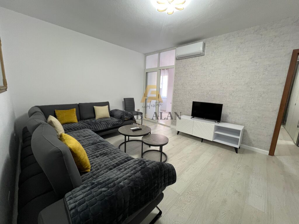 TEK KOMUNA E PARISIT APARTAMENT 1+1 PER QERA!